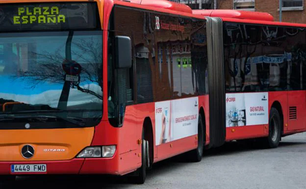 Autobús urbano de la ciudad de Burgos con publicidad exterior. 