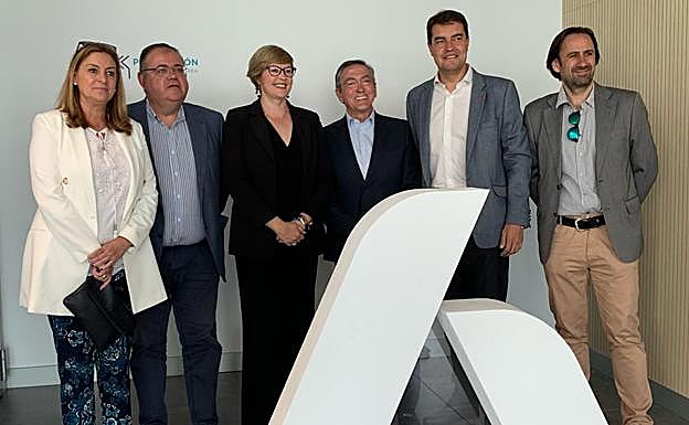 Ibañez en su visita a la empresa Aciturri en Miranda. 