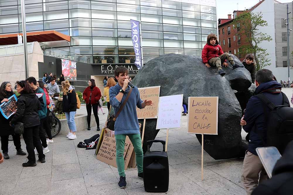 El paseo de Atapuerca ha sido el lugar donde se ha celebrado esta sentada, con motivo de la segunda huelga mundial estudiantil contra el cambio climático 