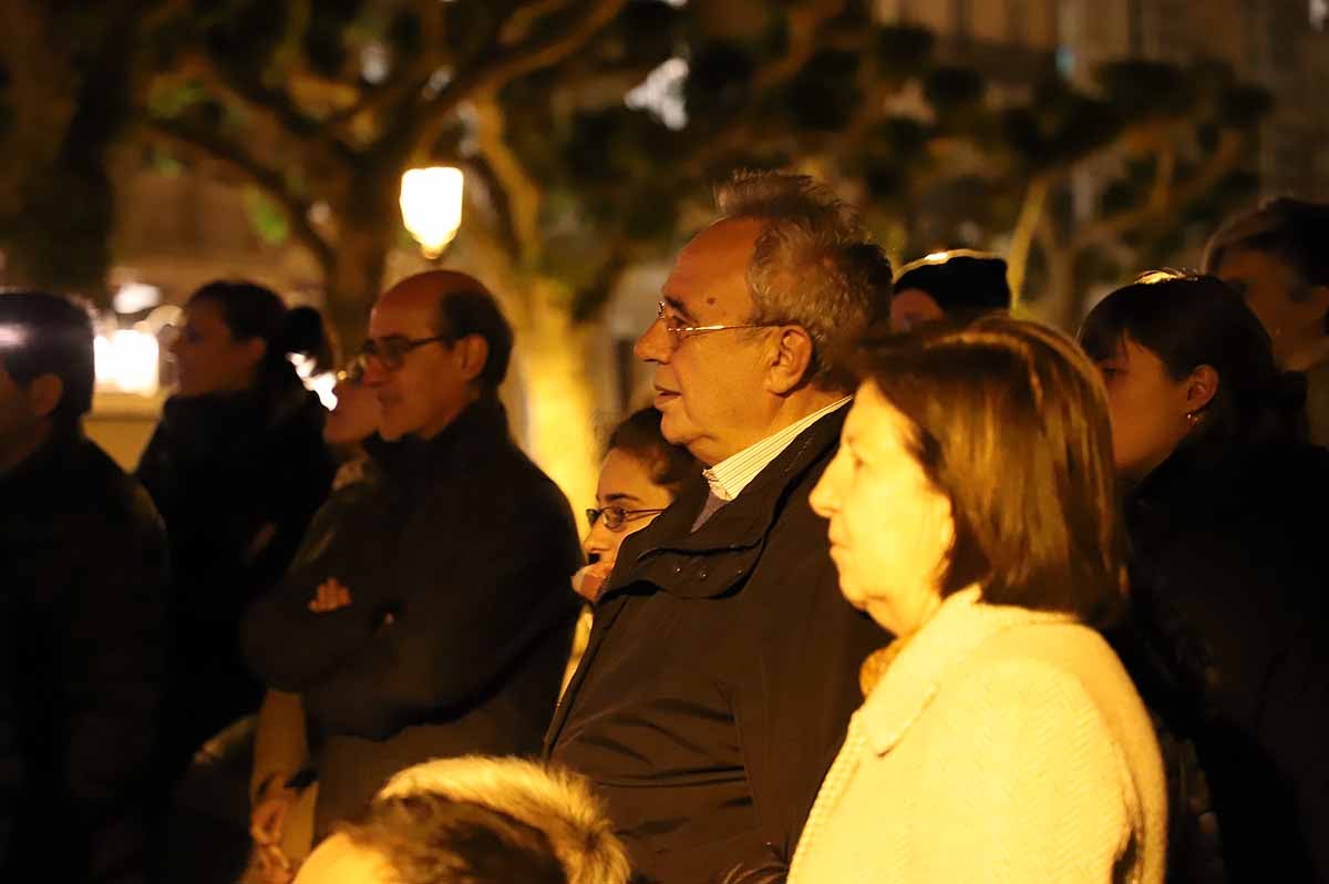 A pesar del frío viento, los burgaleses han salido a las calles para disfrutar de propuestas culturales hasta las 3 horas de la mañana durante una jornada llena de vida