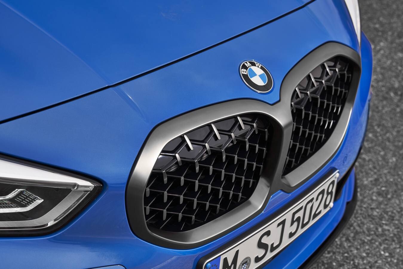 BMW empezará a vender el nuevo Serie 1 en octubre. Se trata de la tercera generación del compacto germano, ahora con tracción delantera lo que permite mayor capacidad interior y más volumen de maletero.