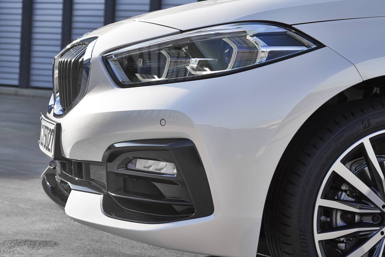 BMW empezará a vender el nuevo Serie 1 en octubre. Se trata de la tercera generación del compacto germano, ahora con tracción delantera lo que permite mayor capacidad interior y más volumen de maletero.