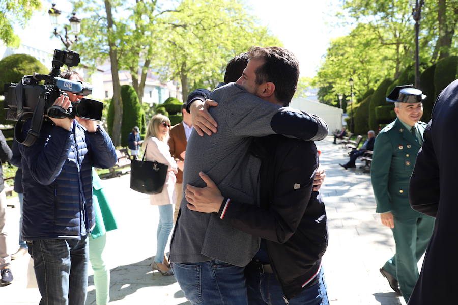 Fotos: Abrazos políticos tras el 26-M