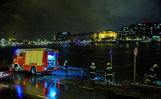 Se pierde la esperanza de hallar con vida a 21 náufragos en el Danubio