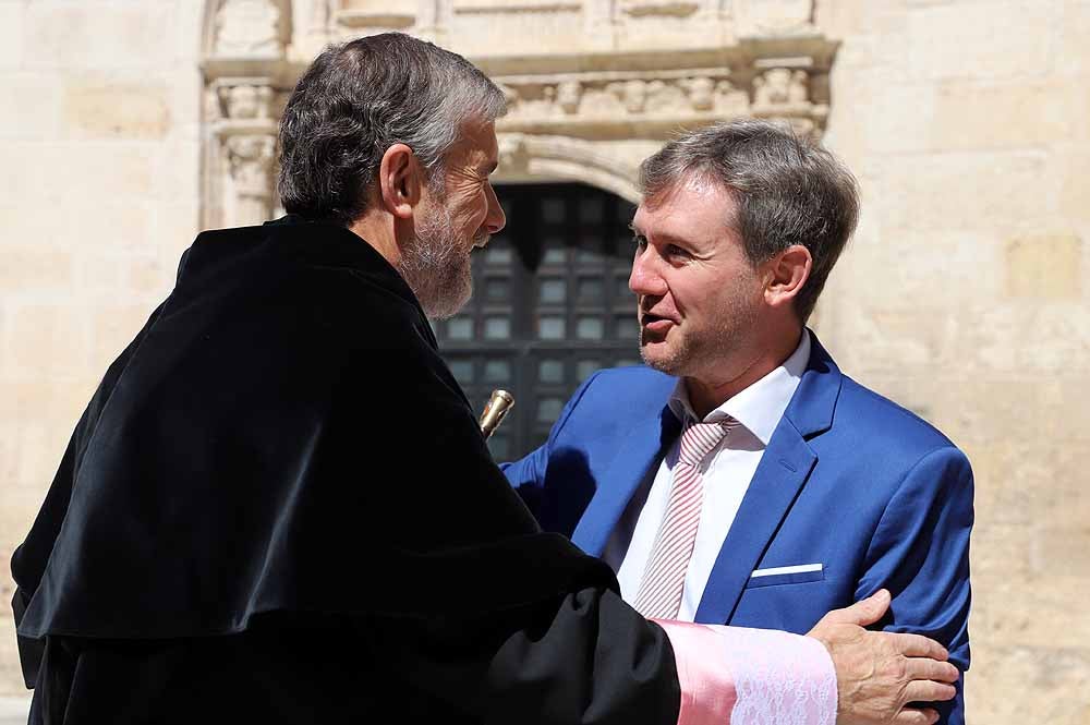 La Universidad de Burgos ha celebrado sus 25 años con la investidura de Juan José Laborda como doctor Honoris Causa