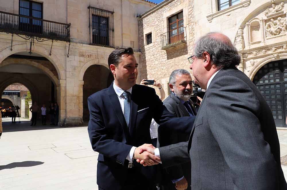 La Universidad de Burgos ha celebrado sus 25 años con la investidura de Juan José Laborda como doctor Honoris Causa