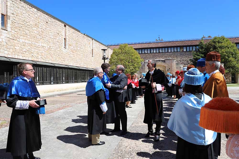 La Universidad de Burgos ha celebrado sus 25 años con la investidura de Juan José Laborda como doctor Honoris Causa