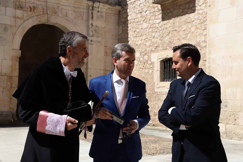 La Universidad de Burgos ha celebrado sus 25 años con la investidura de Juan José Laborda como doctor Honoris Causa