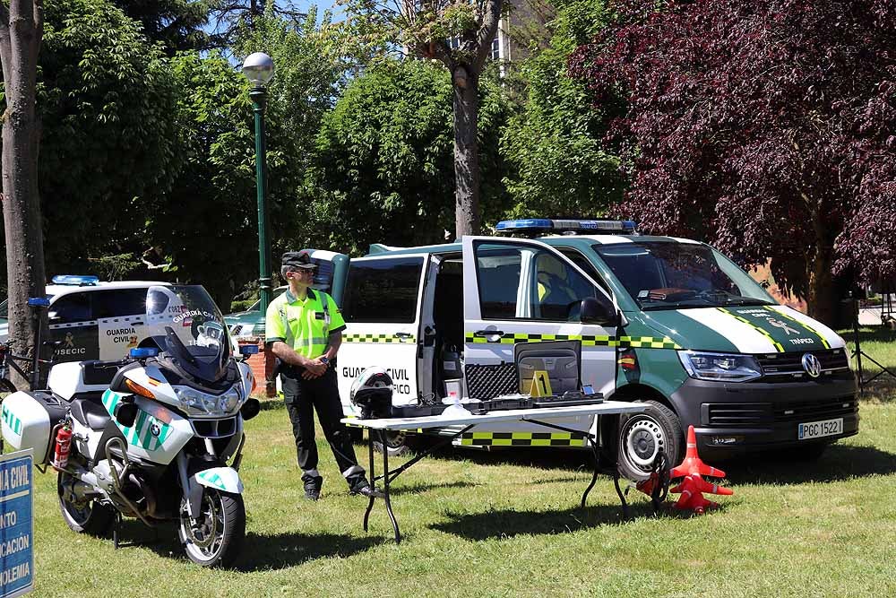 Las unidades militares de Burgos y la Guardia Civil han celebrado el Día de las Fuerzas Armadas con una exhibición de equipamiento y material militar y talleres para grandes y pequeños