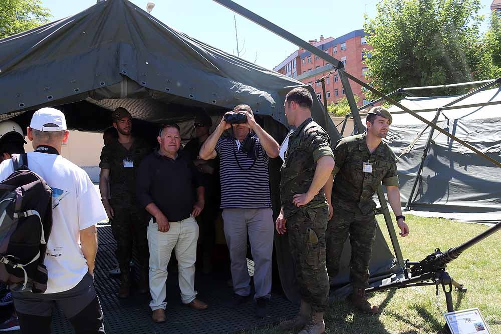 Las unidades militares de Burgos y la Guardia Civil han celebrado el Día de las Fuerzas Armadas con una exhibición de equipamiento y material militar y talleres para grandes y pequeños