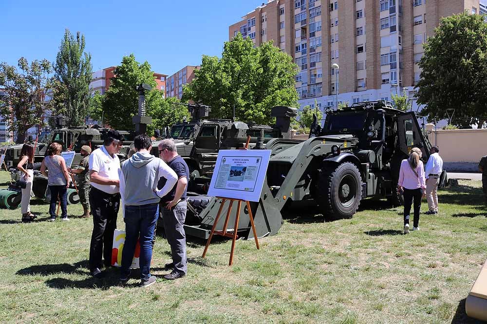 Las unidades militares de Burgos y la Guardia Civil han celebrado el Día de las Fuerzas Armadas con una exhibición de equipamiento y material militar y talleres para grandes y pequeños