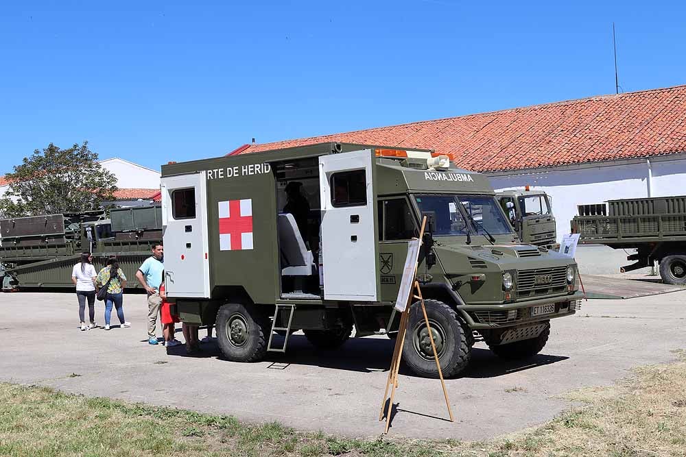 Las unidades militares de Burgos y la Guardia Civil han celebrado el Día de las Fuerzas Armadas con una exhibición de equipamiento y material militar y talleres para grandes y pequeños