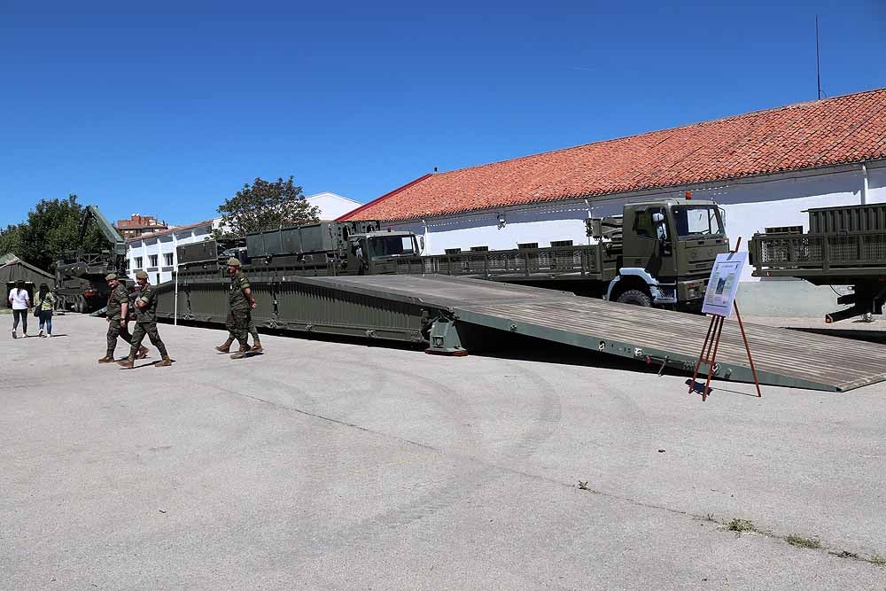 Las unidades militares de Burgos y la Guardia Civil han celebrado el Día de las Fuerzas Armadas con una exhibición de equipamiento y material militar y talleres para grandes y pequeños