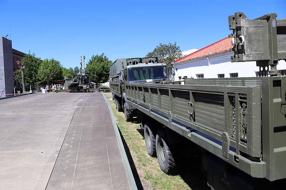 Las unidades militares de Burgos y la Guardia Civil han celebrado el Día de las Fuerzas Armadas con una exhibición de equipamiento y material militar y talleres para grandes y pequeños