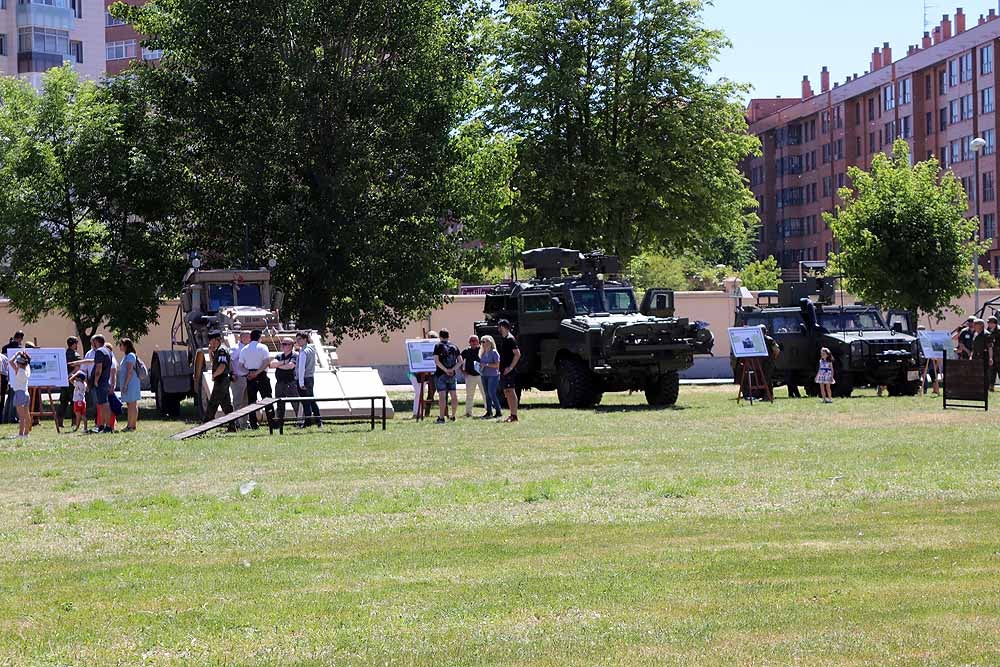 Las unidades militares de Burgos y la Guardia Civil han celebrado el Día de las Fuerzas Armadas con una exhibición de equipamiento y material militar y talleres para grandes y pequeños