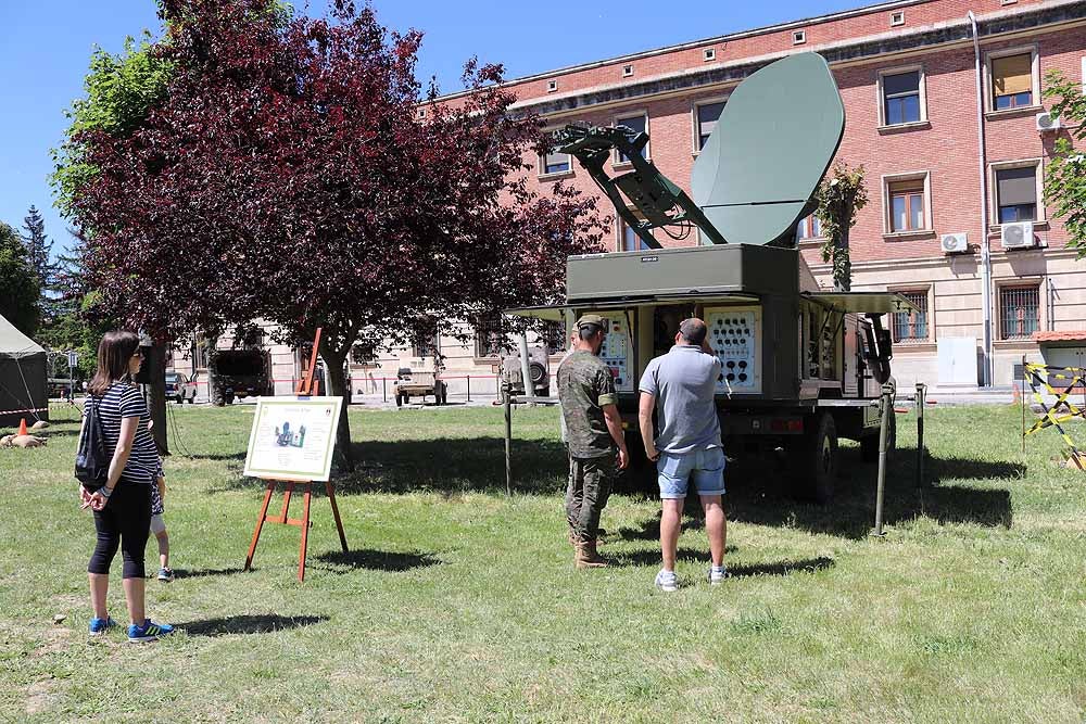 Las unidades militares de Burgos y la Guardia Civil han celebrado el Día de las Fuerzas Armadas con una exhibición de equipamiento y material militar y talleres para grandes y pequeños