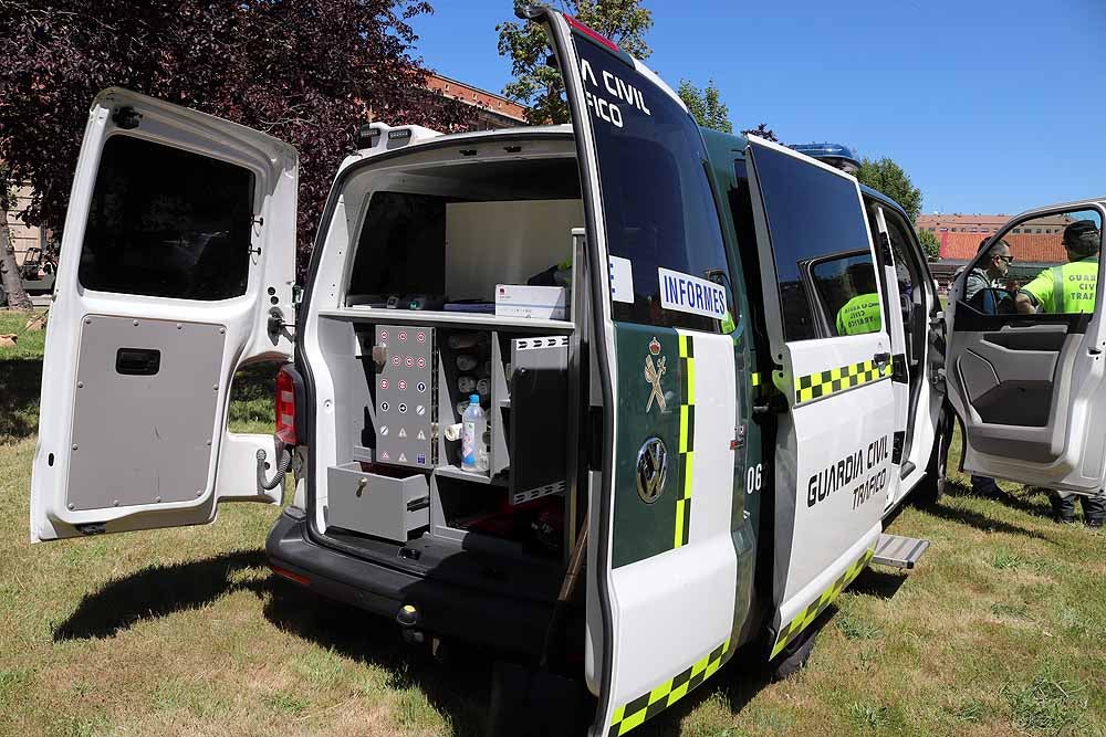 Las unidades militares de Burgos y la Guardia Civil han celebrado el Día de las Fuerzas Armadas con una exhibición de equipamiento y material militar y talleres para grandes y pequeños