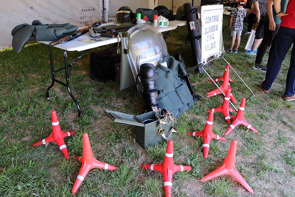 Las unidades militares de Burgos y la Guardia Civil han celebrado el Día de las Fuerzas Armadas con una exhibición de equipamiento y material militar y talleres para grandes y pequeños