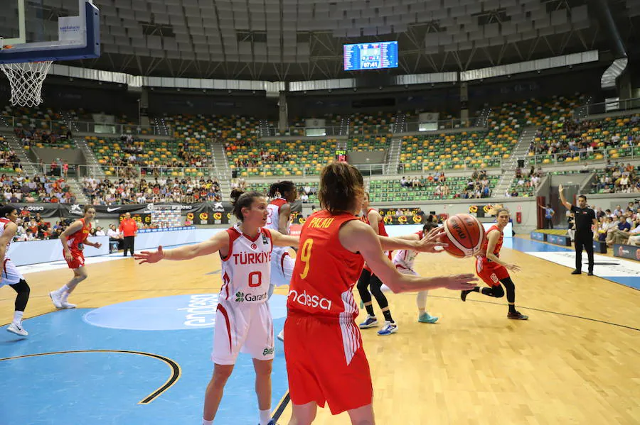 Fotos: Imágenes del partido de baloncesto femenino entre las selecciones de España y Turquía