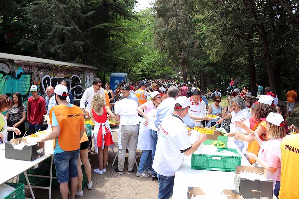 Los concejales del Ayuntamiento de Burgos han dejado a un lado las negociaciones políticas y han repartido la paella de la Romería de la Virgen Blanca | Ha habido guiños a la situación política actual pero el desenlace del Gobierno municipal todavía tardará en llegar