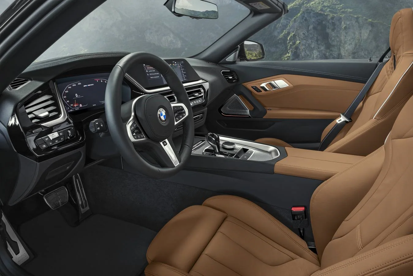 Los «roadsters» o biplazas descapotables de BMW han destacado como iconos del puro placer de conducción. Ahora, el nuevo Z4 se une a este salón de la fama de la firma bávara. Un cabrio con capota clásica de lona que cuesta desde 48.900 euros.