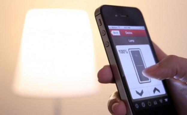 Imagen de un sistema de domótica paracontrolado desde el móvil