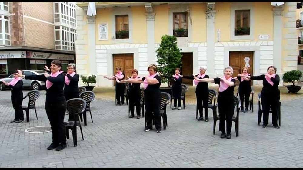 Las mujeres de la Asociación 'Las Cascadas' de Pradoluengo 