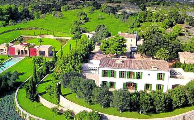 La villa de Boris Becker, habitada por okupas.