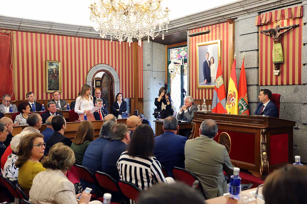 El socialista se ha convertido esta mañana en alcalde de Burgos cuando Vox ha roto la disciplina de partido y se ha votado a sí mismo | El PP nacional ya ha anunciado una moción de censura para crear un gobierno de centroderecha