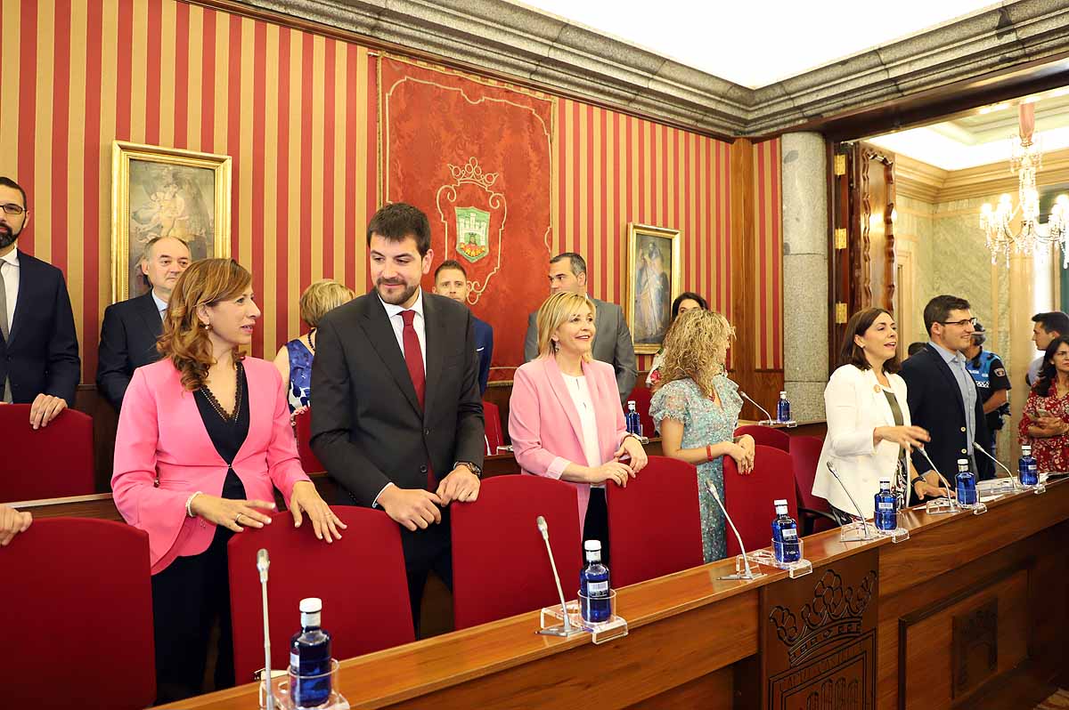 Fotos: Pleno de constitución del Ayuntamiento de Burgos en el que ha sido investido como alcalde Daniel de la Rosa (PSOE)