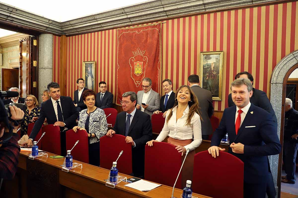 Fotos: Pleno de constitución del Ayuntamiento de Burgos en el que ha sido investido como alcalde Daniel de la Rosa (PSOE)