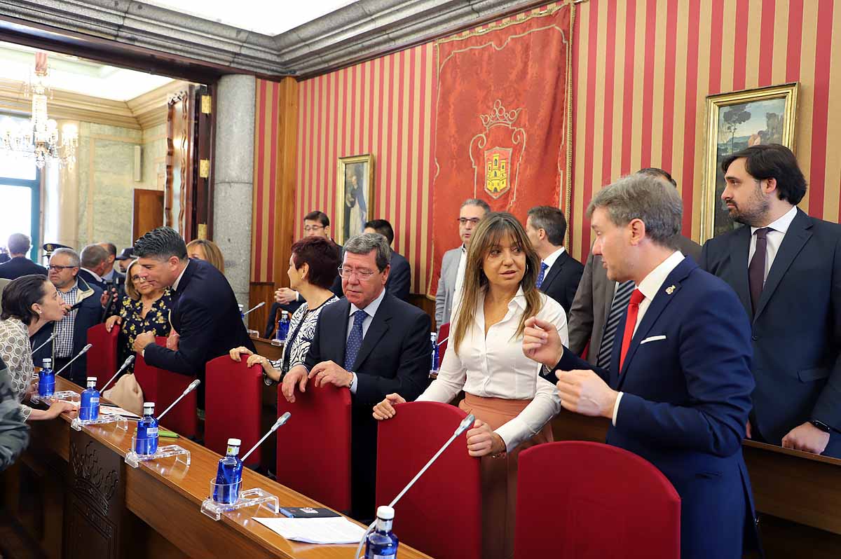 Fotos: Pleno de constitución del Ayuntamiento de Burgos en el que ha sido investido como alcalde Daniel de la Rosa (PSOE)