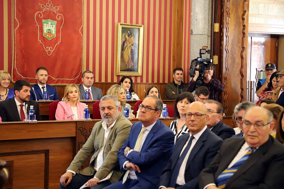 Fotos: Pleno de constitución del Ayuntamiento de Burgos en el que ha sido investido como alcalde Daniel de la Rosa (PSOE)