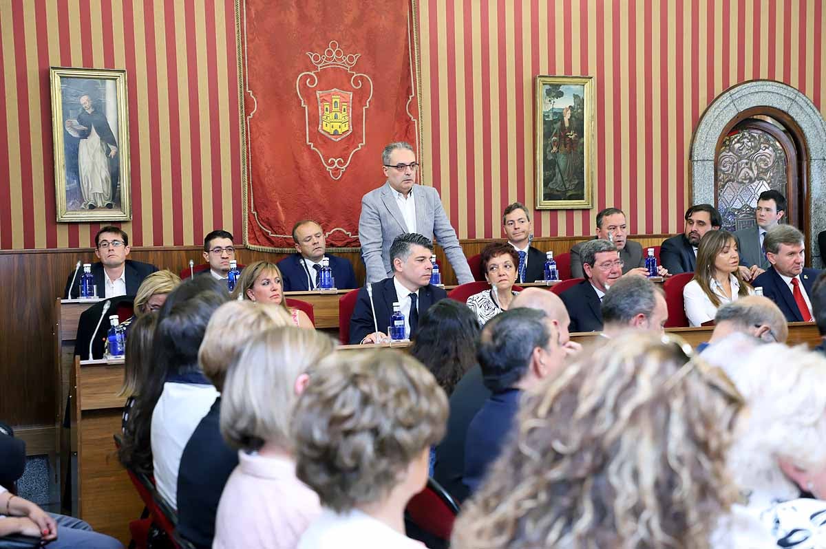 Fotos: Pleno de constitución del Ayuntamiento de Burgos en el que ha sido investido como alcalde Daniel de la Rosa (PSOE)