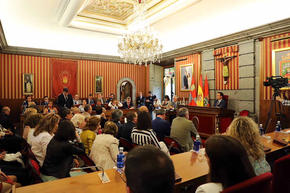 Fotos: Pleno de constitución del Ayuntamiento de Burgos en el que ha sido investido como alcalde Daniel de la Rosa (PSOE)