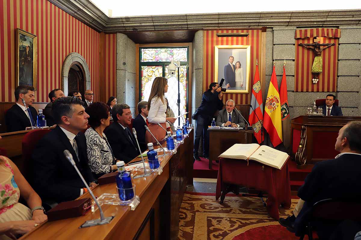 Fotos: Pleno de constitución del Ayuntamiento de Burgos en el que ha sido investido como alcalde Daniel de la Rosa (PSOE)