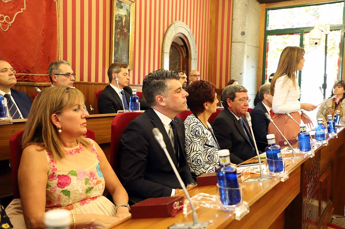 Fotos: Pleno de constitución del Ayuntamiento de Burgos en el que ha sido investido como alcalde Daniel de la Rosa (PSOE)