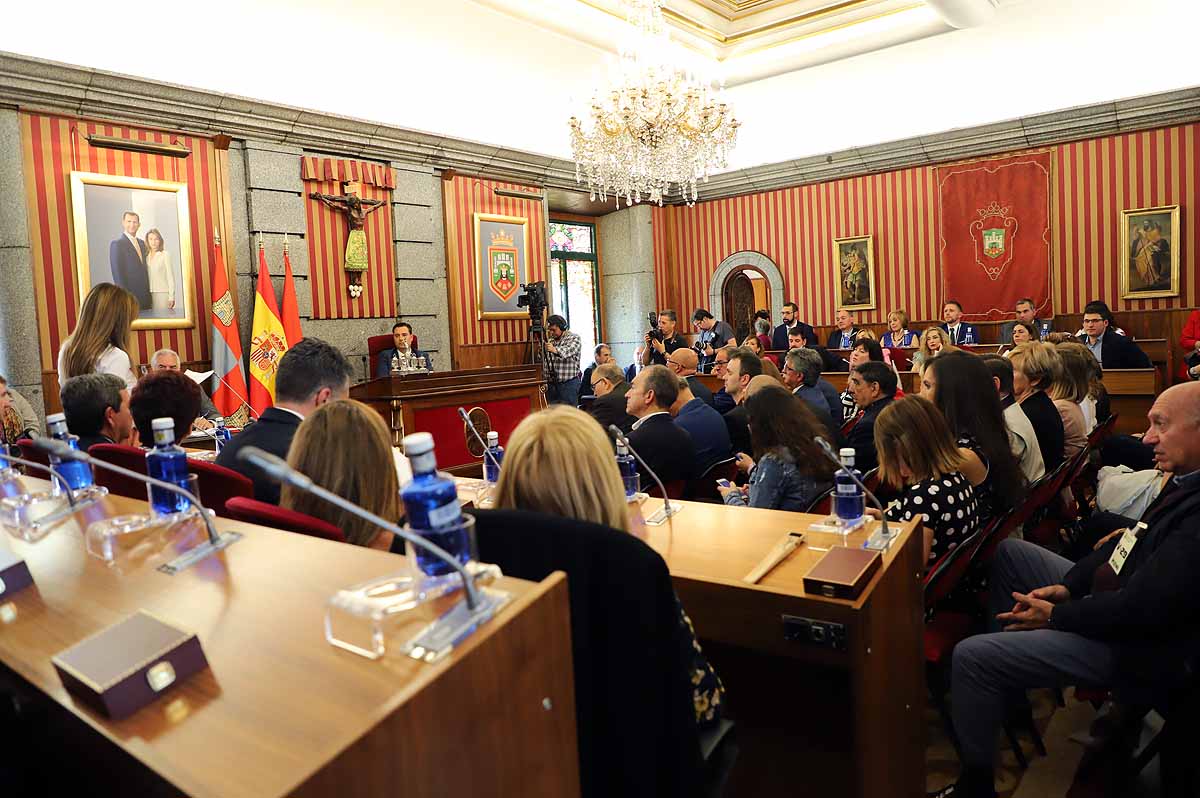 Fotos: Pleno de constitución del Ayuntamiento de Burgos en el que ha sido investido como alcalde Daniel de la Rosa (PSOE)