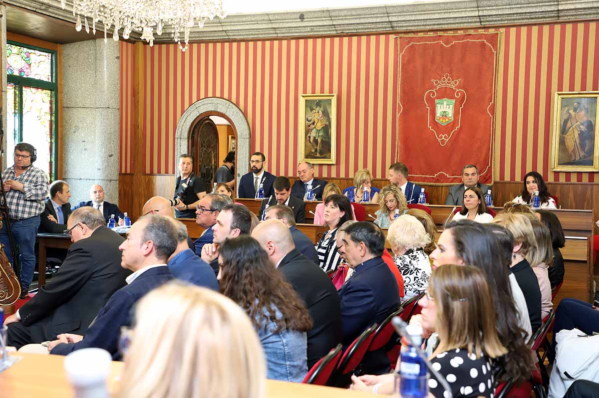 Fotos: Pleno de constitución del Ayuntamiento de Burgos en el que ha sido investido como alcalde Daniel de la Rosa (PSOE)