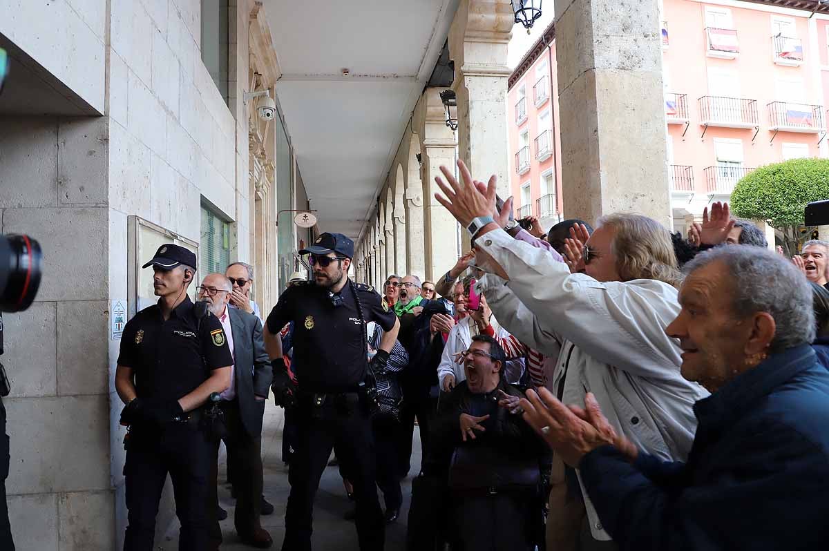 Fotos: Pleno de constitución del Ayuntamiento de Burgos en el que ha sido investido como alcalde Daniel de la Rosa (PSOE)