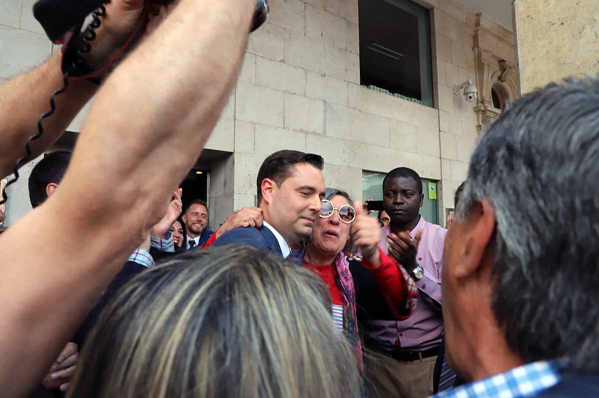 Fotos: Pleno de constitución del Ayuntamiento de Burgos en el que ha sido investido como alcalde Daniel de la Rosa (PSOE)