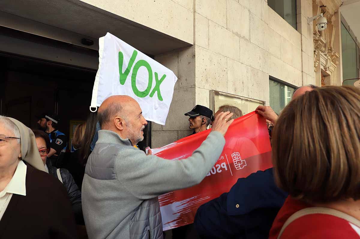 Fotos: Pleno de constitución del Ayuntamiento de Burgos en el que ha sido investido como alcalde Daniel de la Rosa (PSOE)