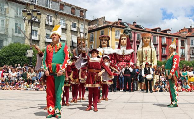 Baile de los danzantes en la Plaza Mayor.