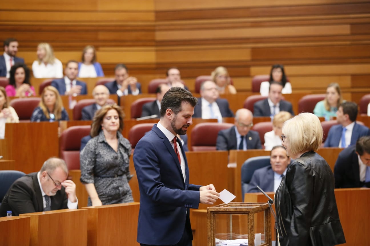 El procurador electo de Ciudadanos Luis Fuentes es proclamado presidente de la institución regiona en su décima legislatura