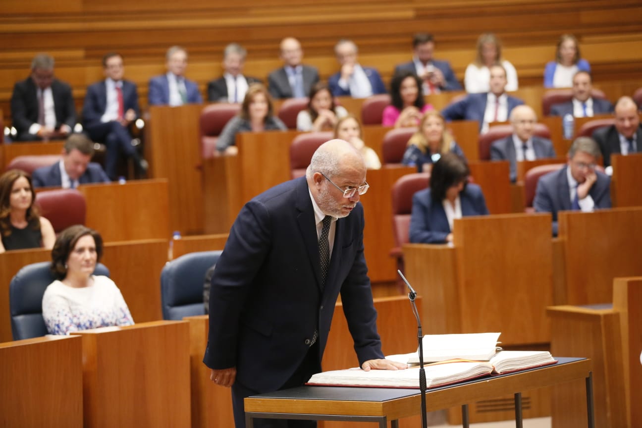 El procurador electo de Ciudadanos Luis Fuentes es proclamado presidente de la institución regiona en su décima legislatura