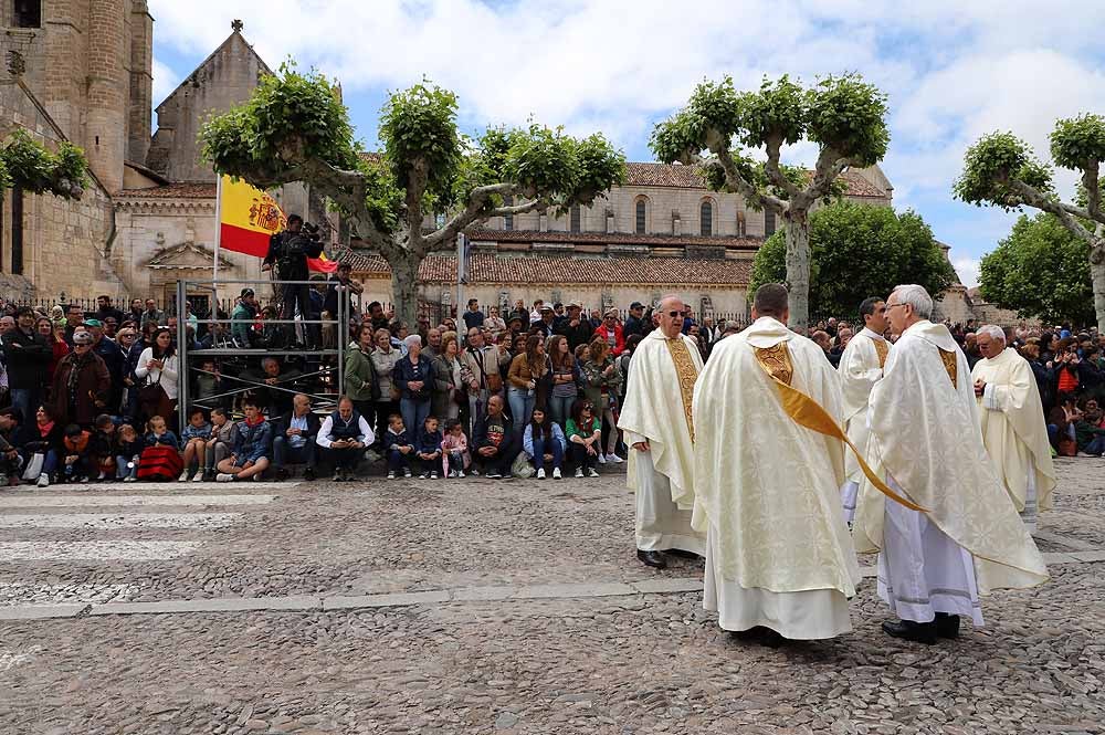 El Monasterio Real de las Huelgas ha acogido, un año más, la celebración del Curpillos, con procesión por las calles del barrio con el pendón de las Navas de Tolosa