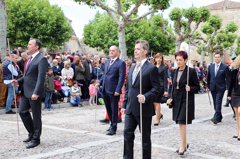 El Monasterio Real de las Huelgas ha acogido, un año más, la celebración del Curpillos, con procesión por las calles del barrio con el pendón de las Navas de Tolosa