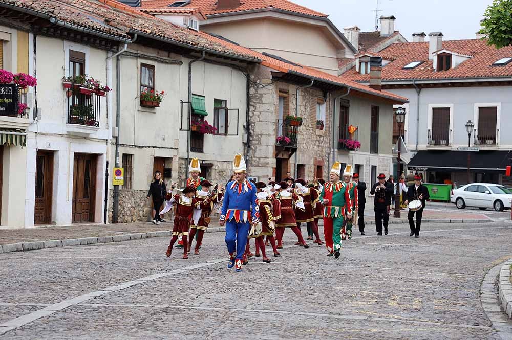 El Monasterio Real de las Huelgas ha acogido, un año más, la celebración del Curpillos, con procesión por las calles del barrio con el pendón de las Navas de Tolosa