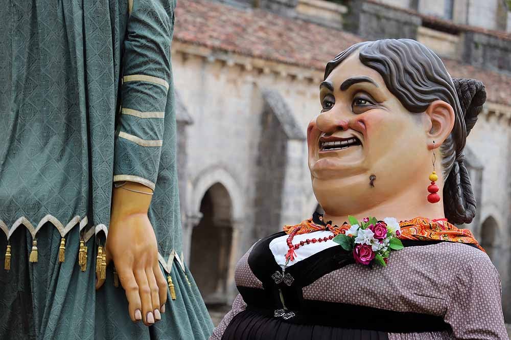El Monasterio Real de las Huelgas ha acogido, un año más, la celebración del Curpillos, con procesión por las calles del barrio con el pendón de las Navas de Tolosa