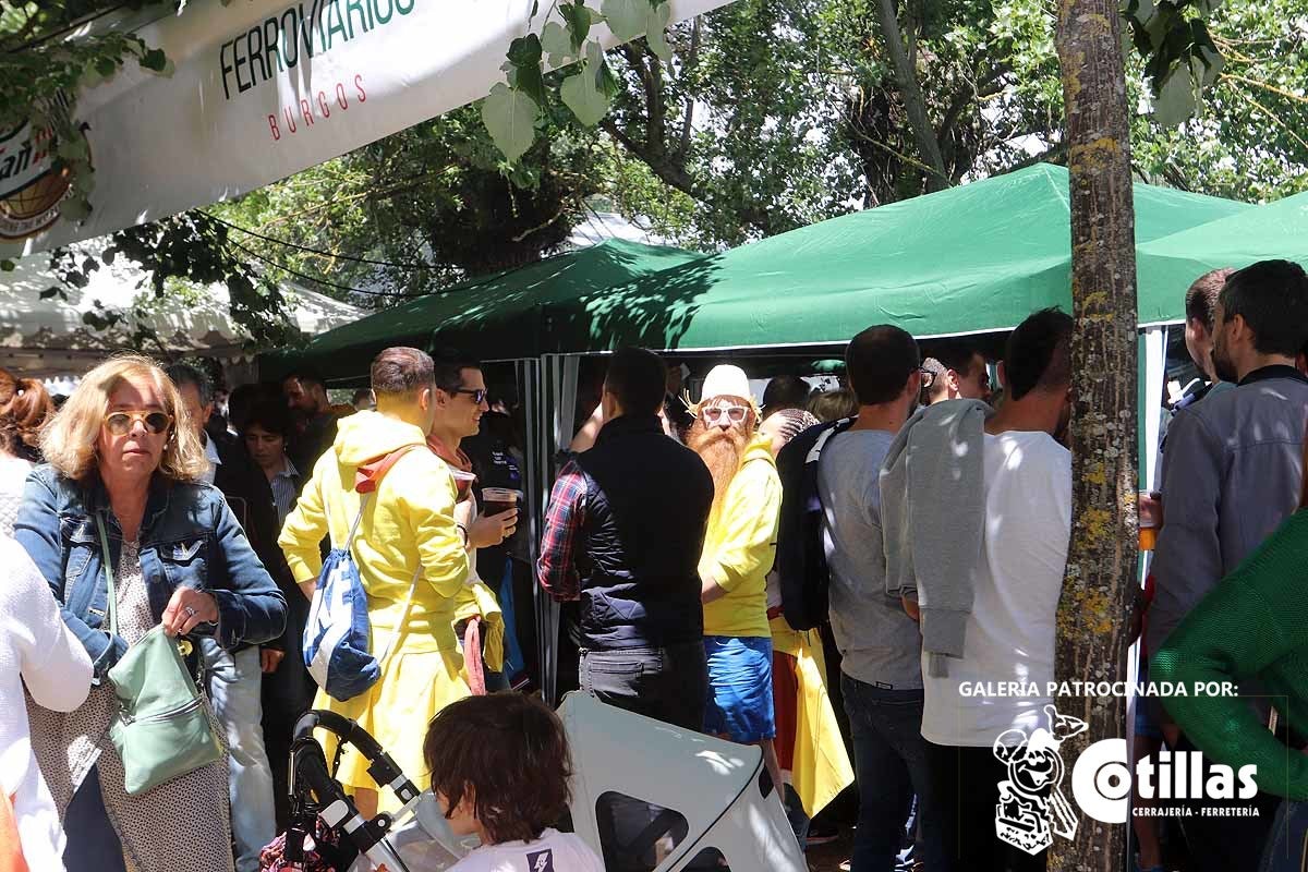 La mañana amanecía nublada y húmeda pero el día ha levantado y el Parque del Parral se ha llenado de burgaleses y amigos para celebrar la Festividad del Curpillos entre las carpas de las peñas